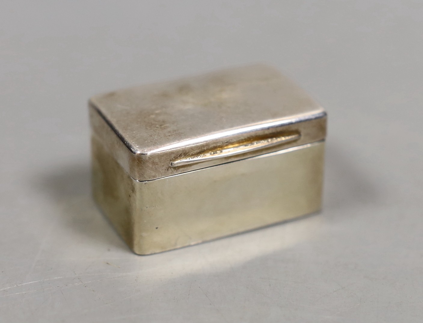A George IV silver rectangular nutmeg grater, John Reily, London, 1825, 44mm.